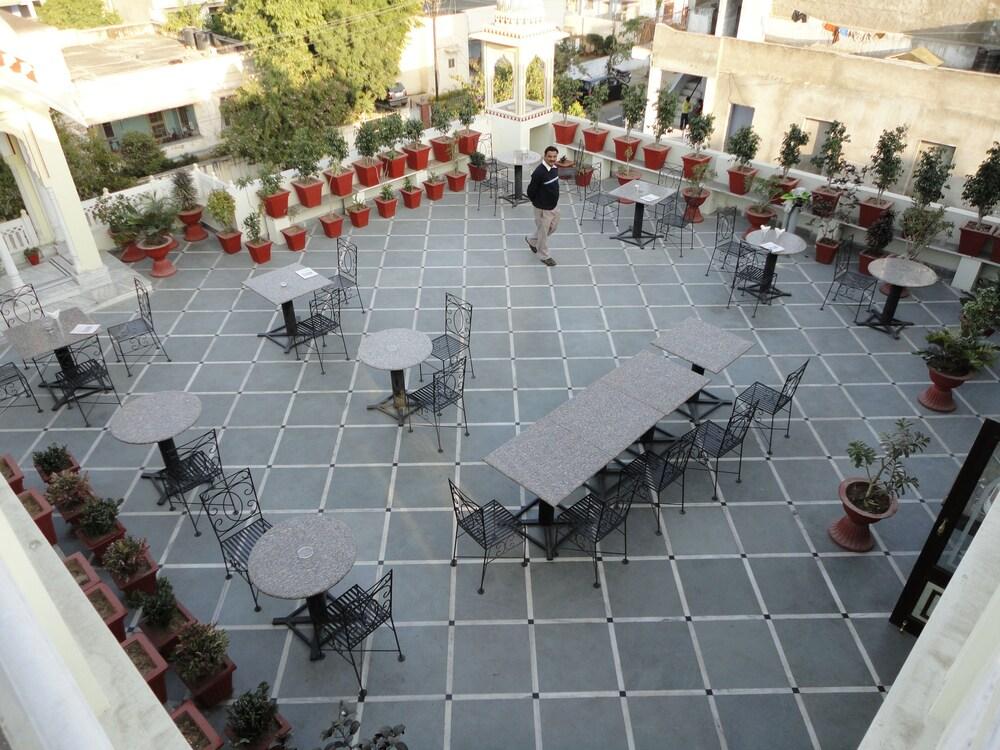 Krishna Palace - A Heritage Hotel Dźajpur Zewnętrze zdjęcie
