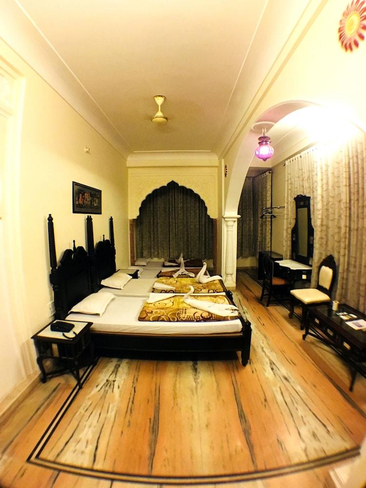 Krishna Palace - A Heritage Hotel Dźajpur Zewnętrze zdjęcie