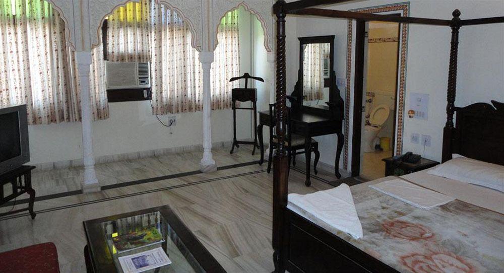 Krishna Palace - A Heritage Hotel Dźajpur Zewnętrze zdjęcie